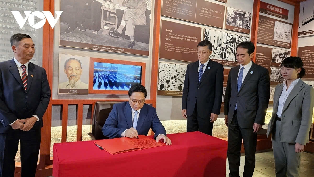 PM Pham Minh Chinh visits Ho Chi Minh Memorial Complex in Kunming